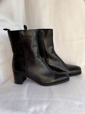 Bandolino Black Leather Mid‑Heel Ankle Boots